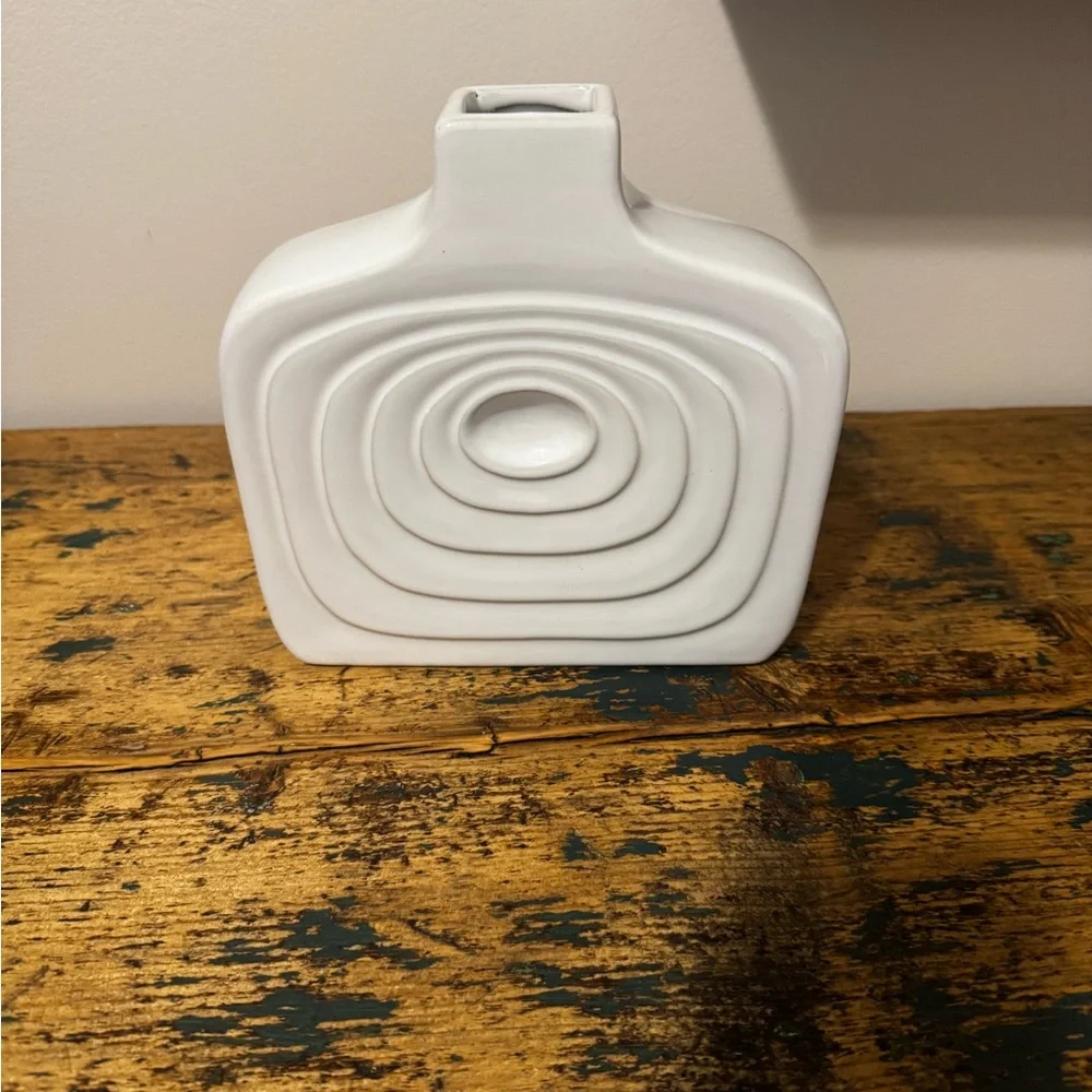 White Ceramic Vase with Geometric Design - Picture 7 of 7